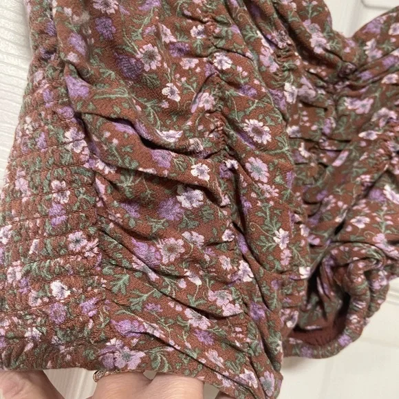 Aeropostale Women’s Floral Purple/Green/Brown Crop Top size Medium worn once - Picture 3 of 5